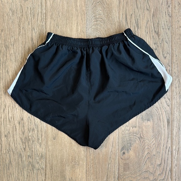 Nike Black and White Athletic Shorts Lightweight Design Size Small - Picture 2 of 5